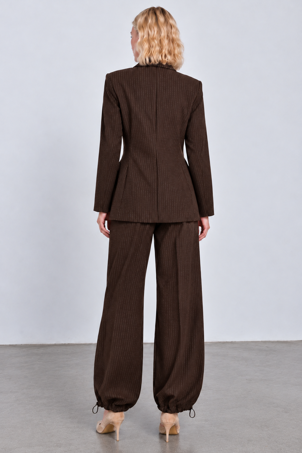 color:CHOCOLATE