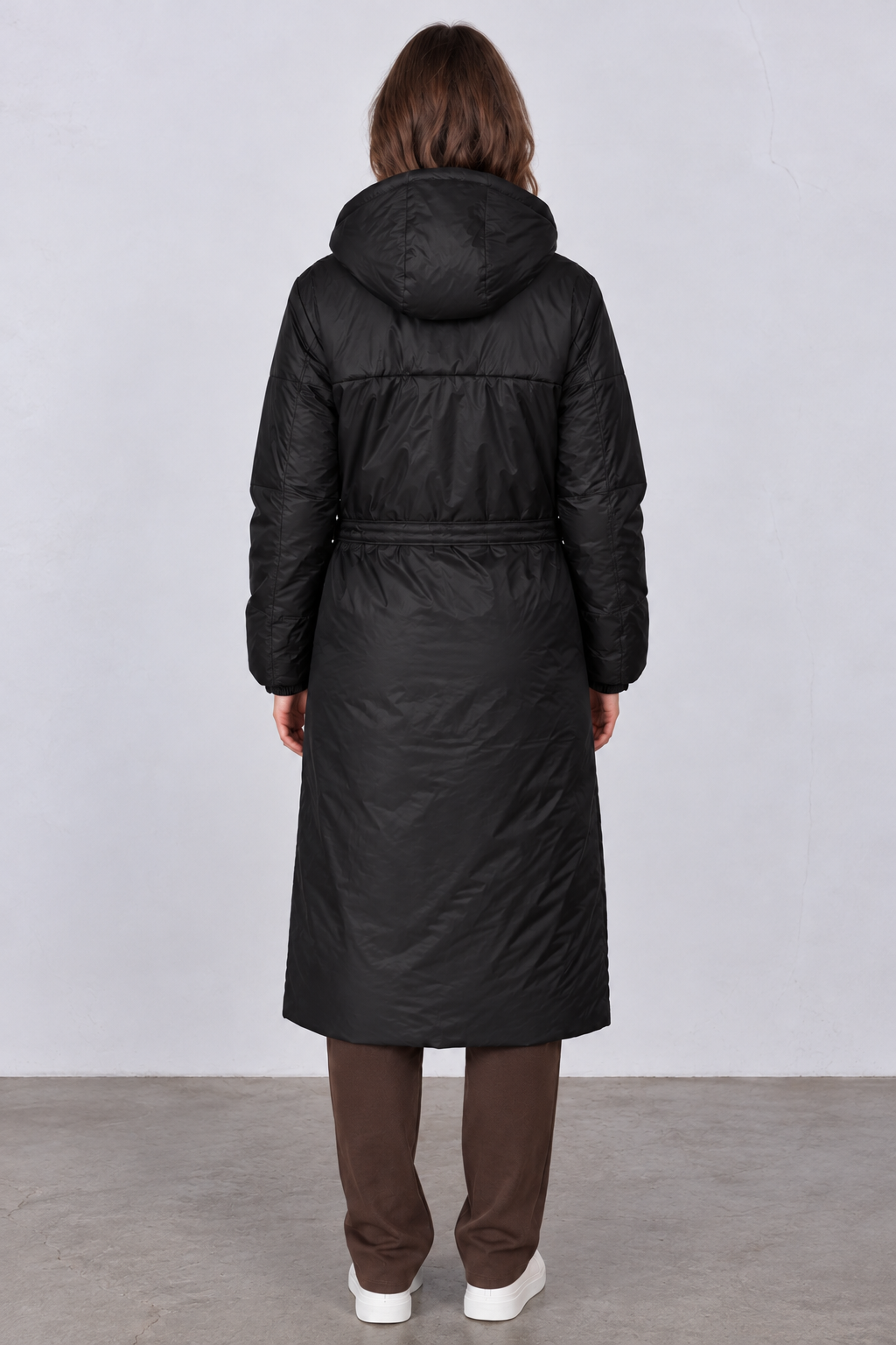 color:BLACK
