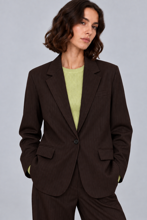 color:CHOCOLATE