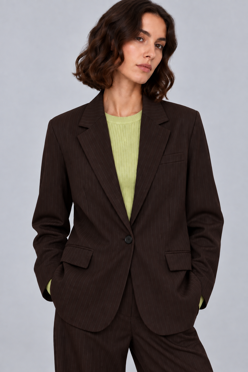 color:CHOCOLATE