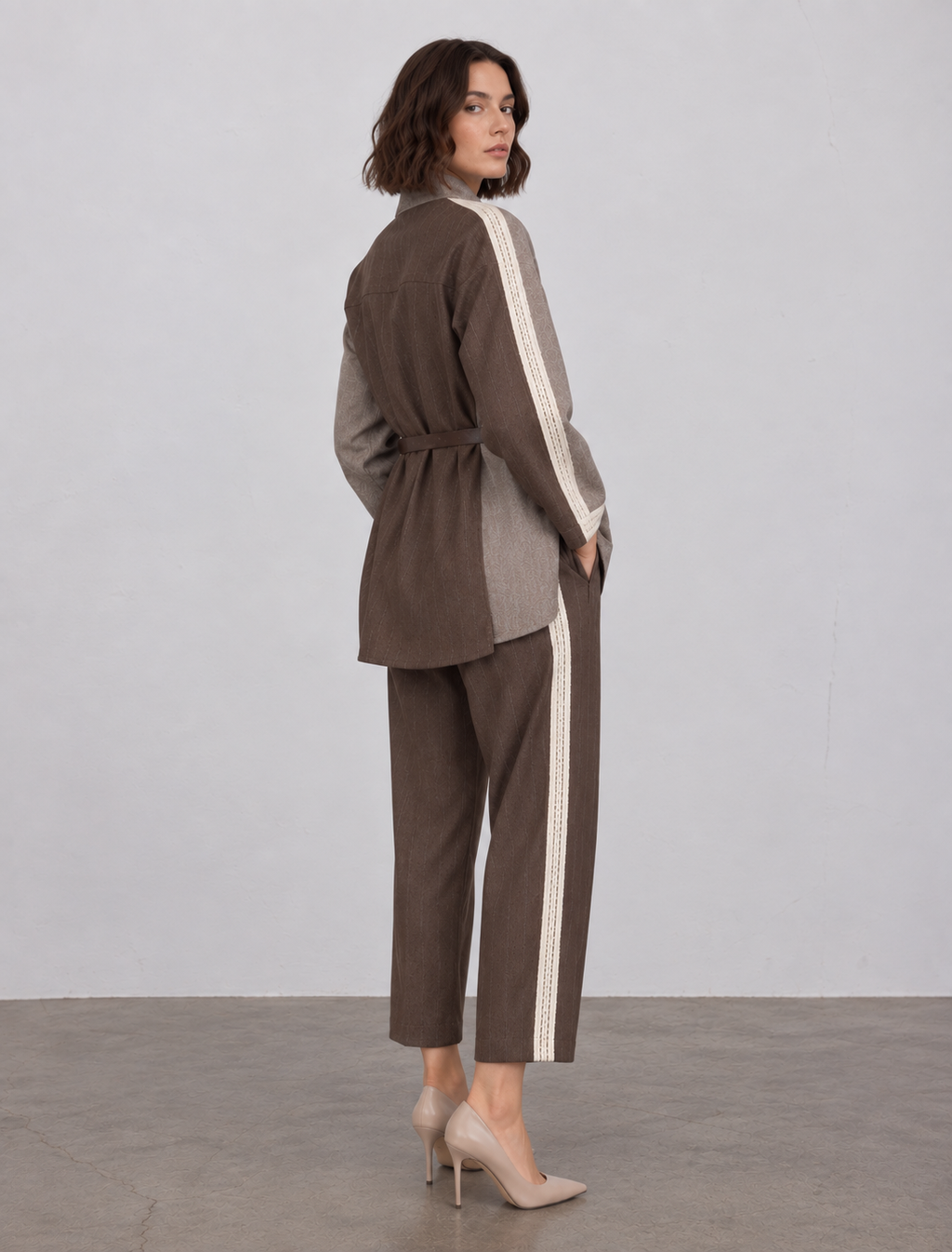 color:CHOCOLATE