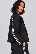 color:BLACK