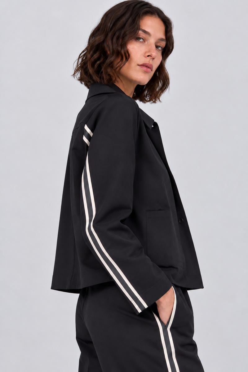 color:BLACK