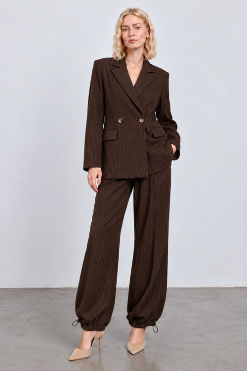 color:CHOCOLATE