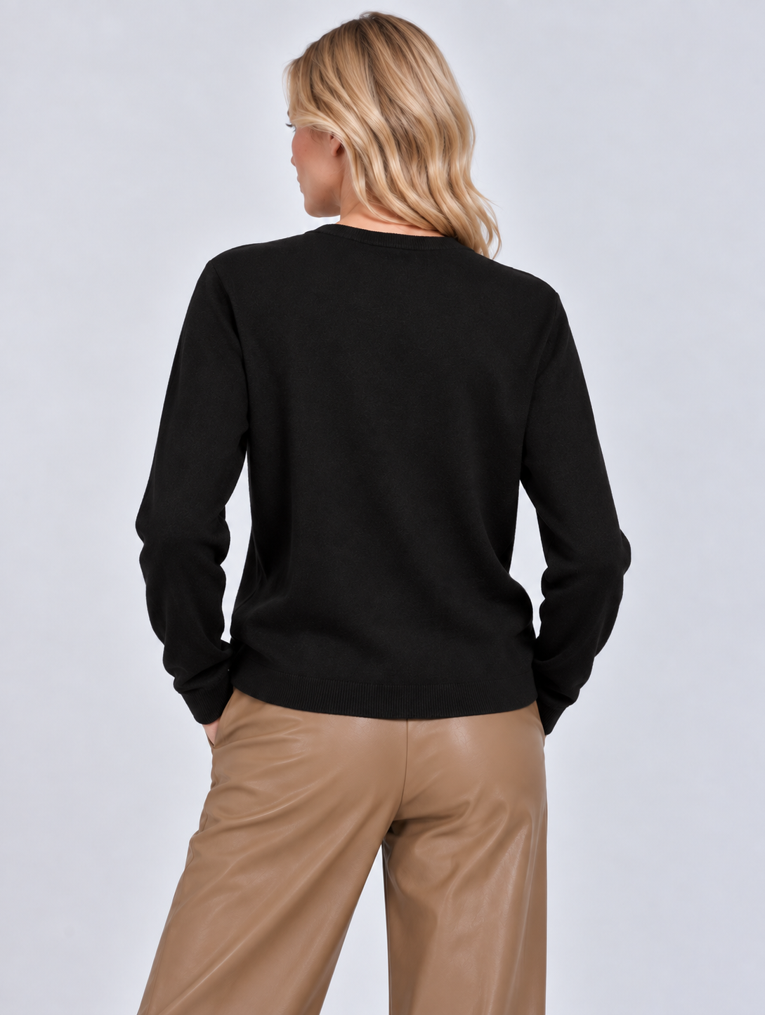 color:BLACK
