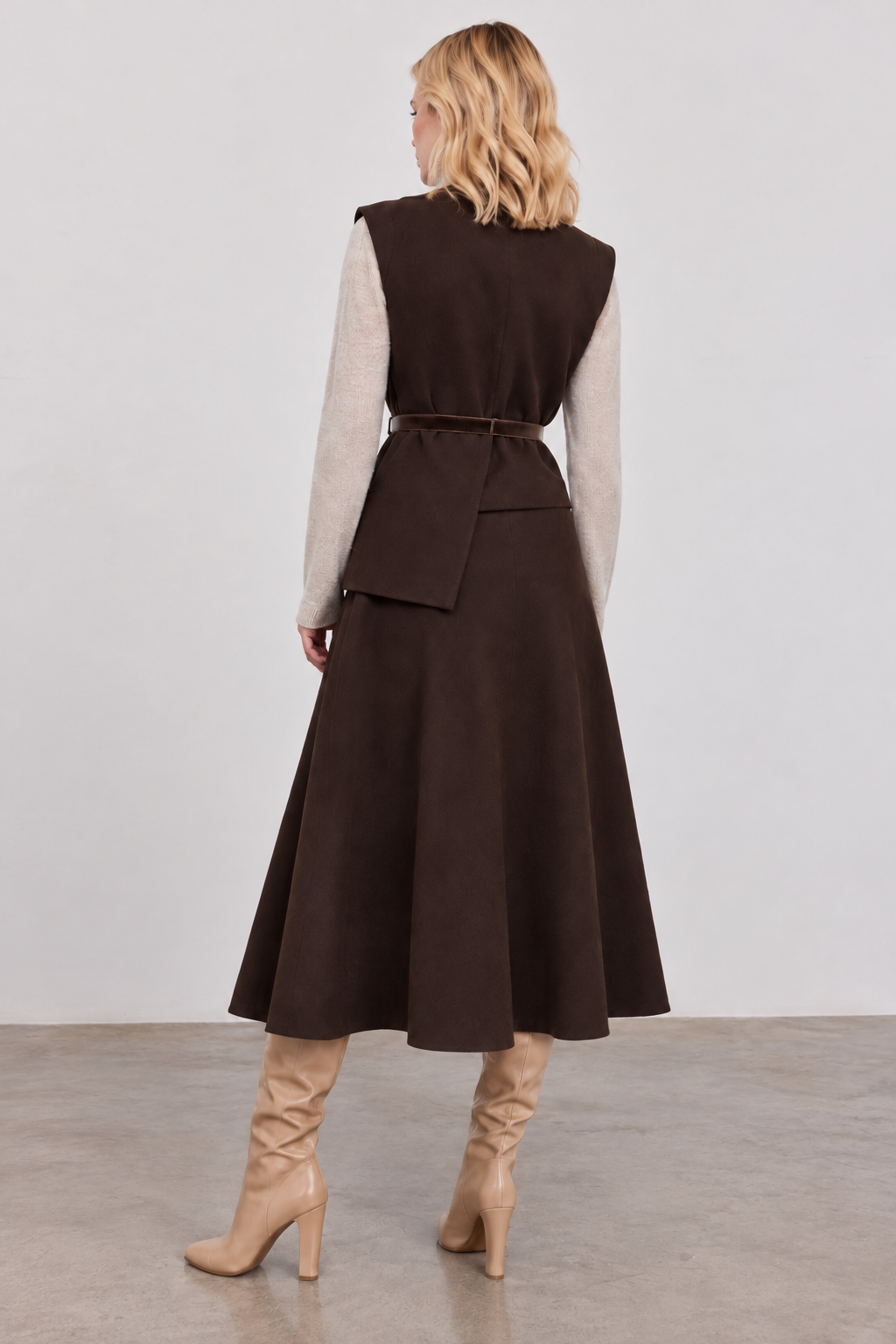 color:BROWN
