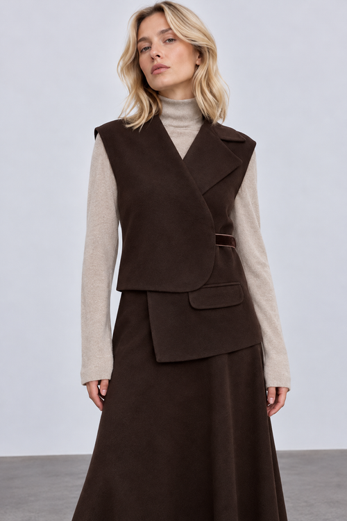 color:BROWN