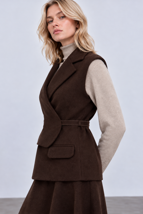 color:BROWN
