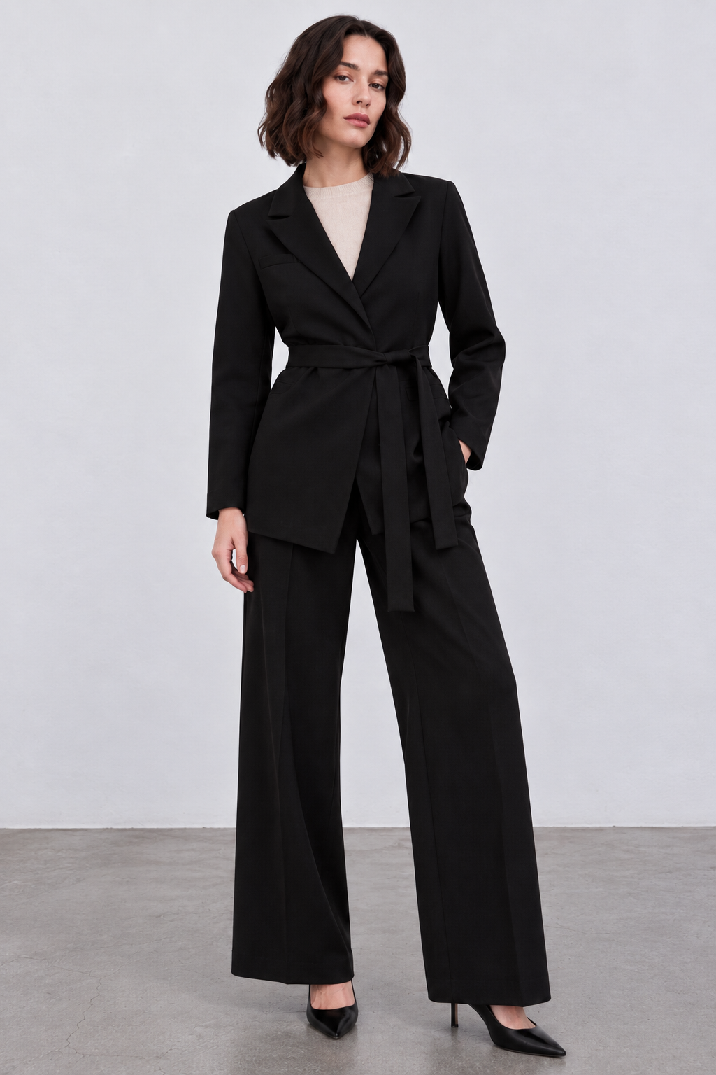 color:BLACK
