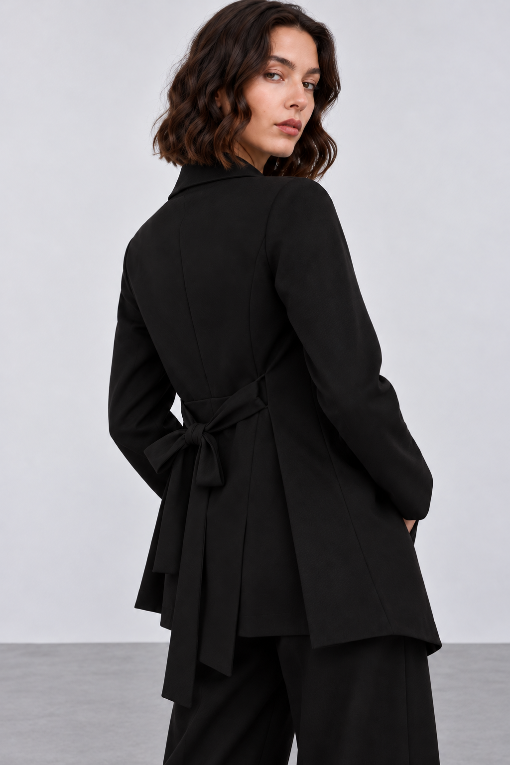 color:BLACK