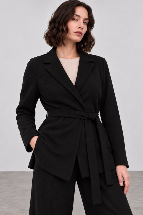 color:BLACK