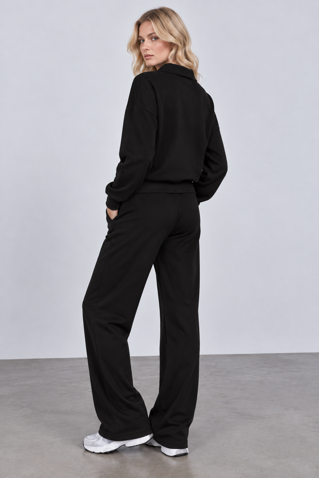 color:BLACK