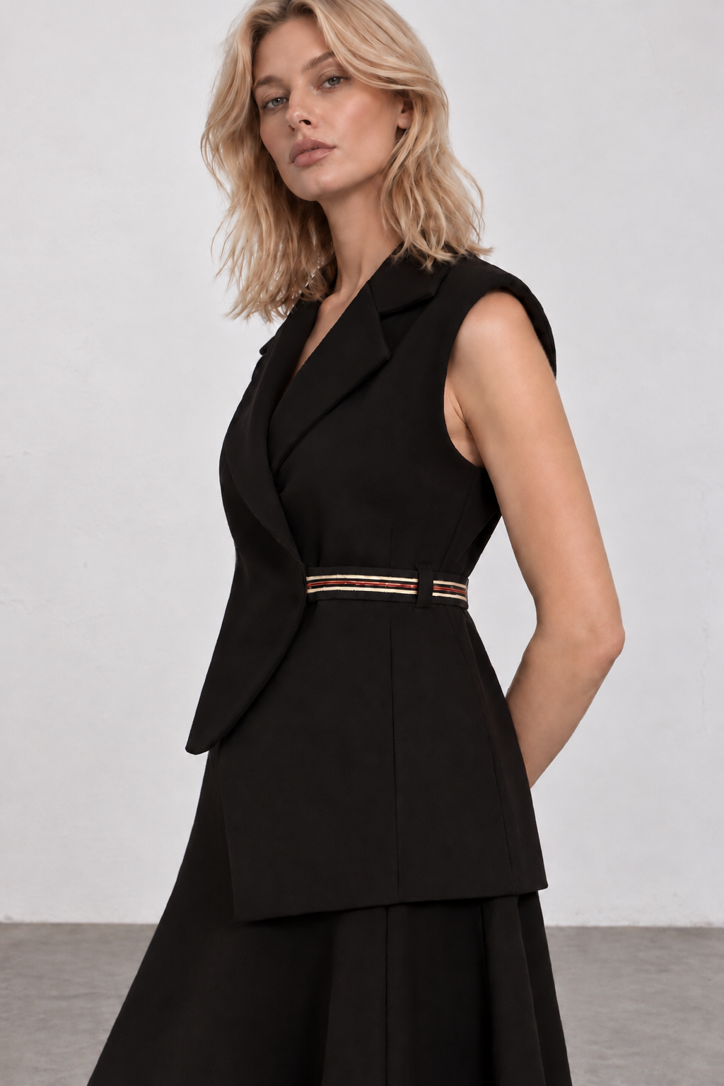 color:BLACK
