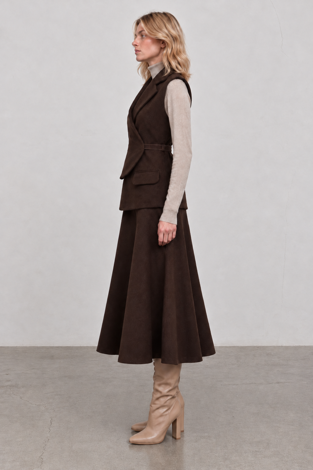 color:BROWN