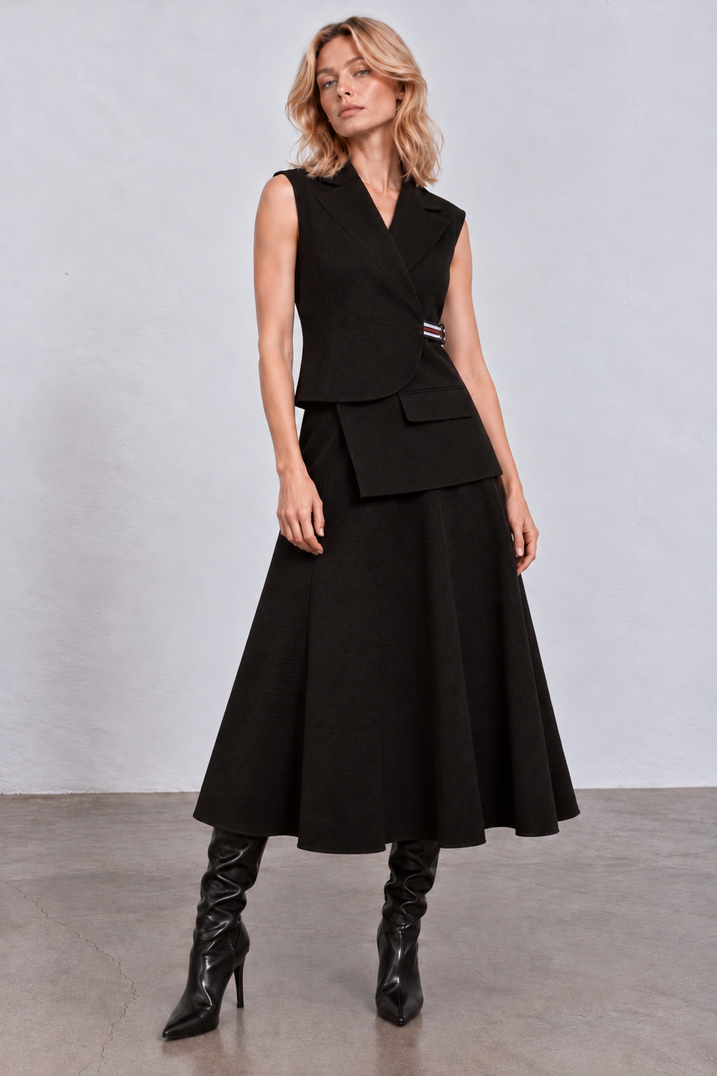 color:BLACK