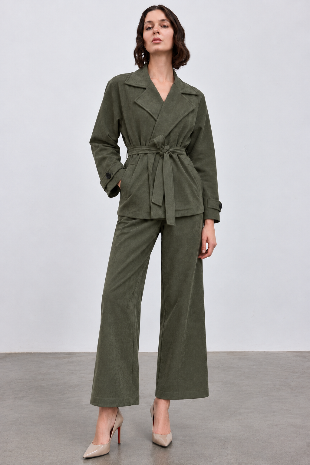 color:KHAKI