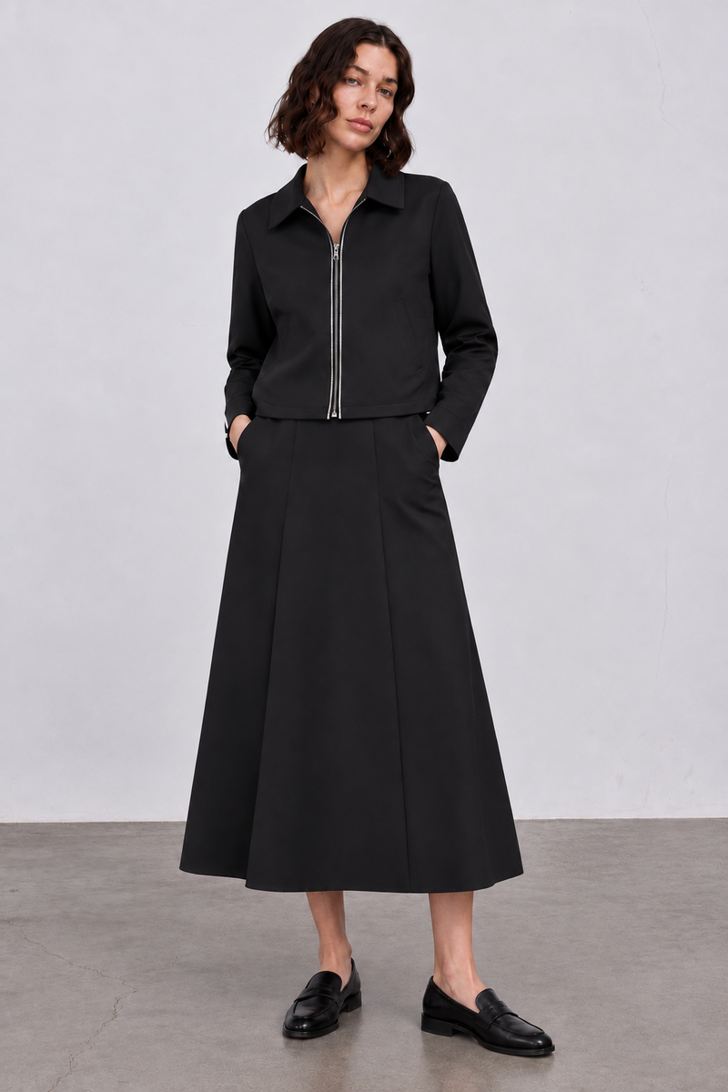 color:BLACK