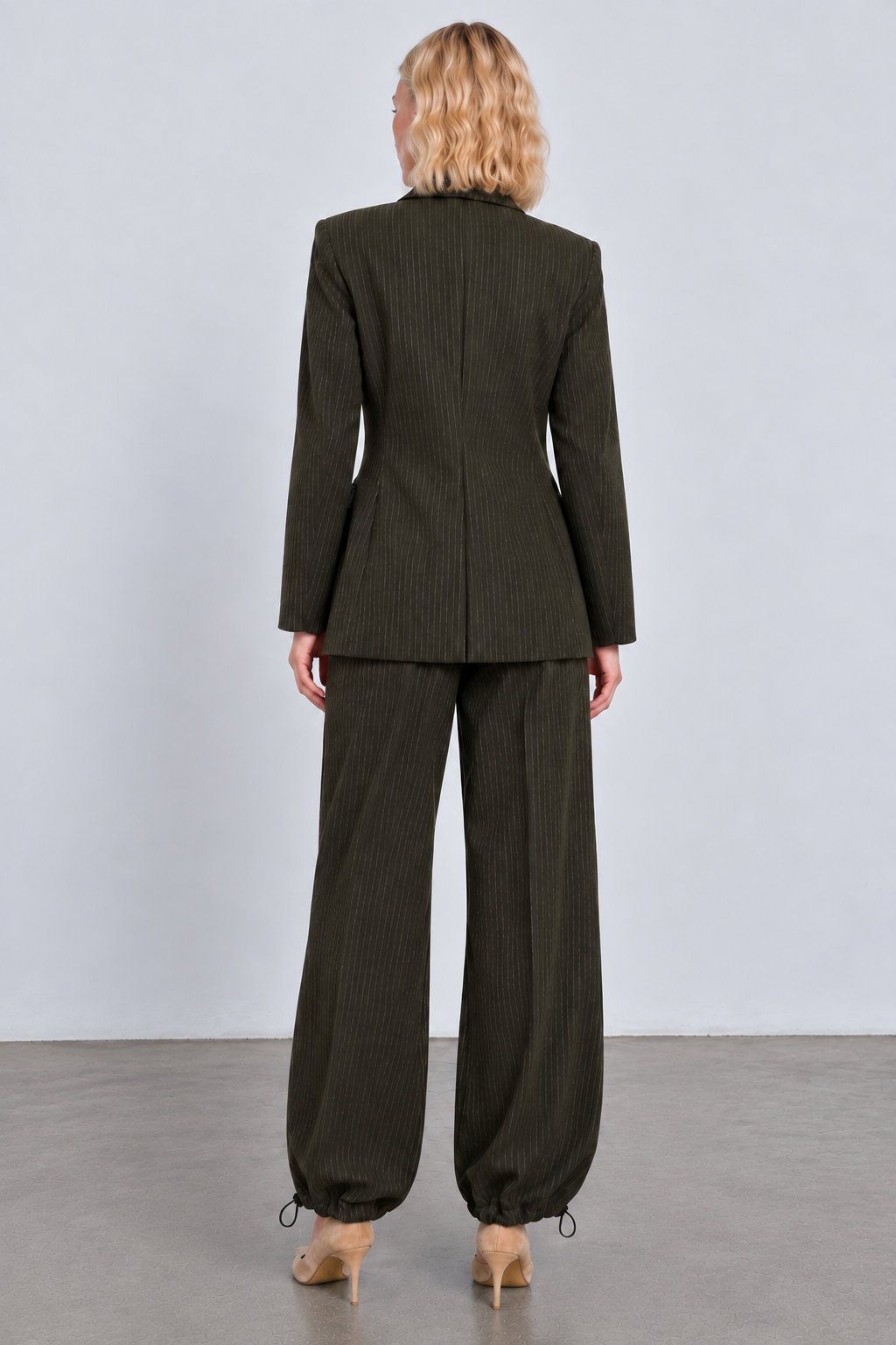 color:KHAKI
